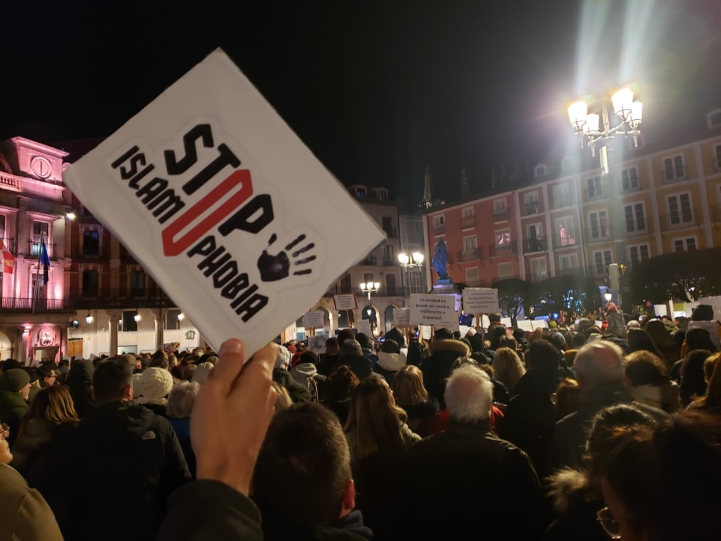 RESPADO MASIVO A LA MOVILIZACIÓN A FAVOR DE LAS ONG QUE ACOGEN INMIGRANTES