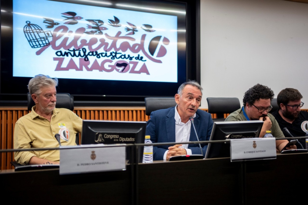 Enrique Santiago muestra su solidaridad con ‘Los 6 de Zaragoza’